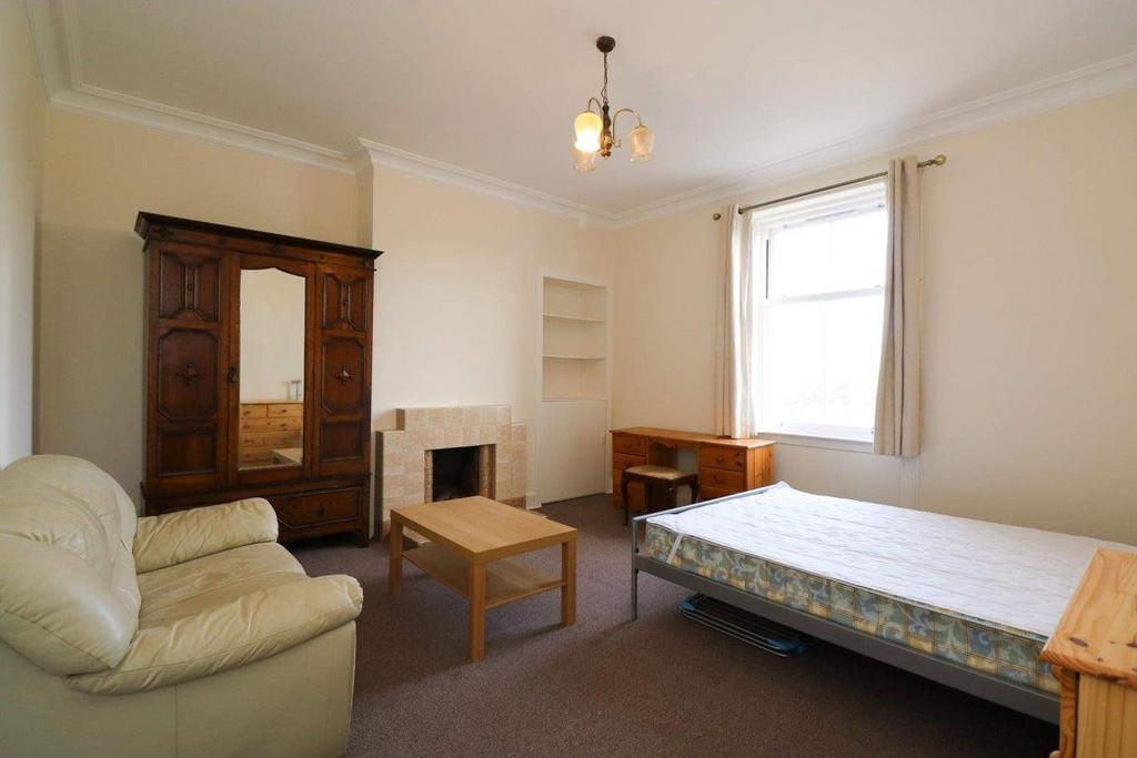 Main Street, Guardbridge, Fife 2 bed flat £800 pcm (£185 pw)