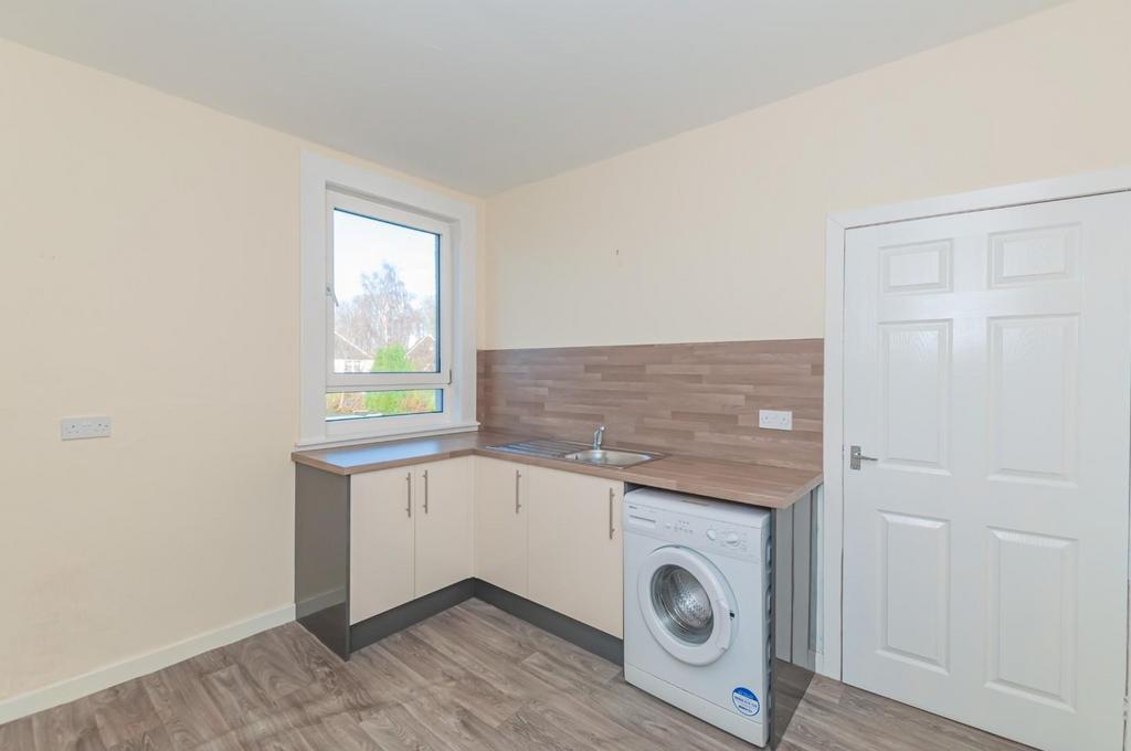Mitchell Crescent, Alloa 2 bed flat £675 pcm (£156 pw)