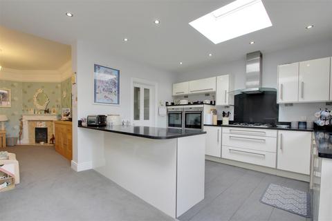 4 bedroom semi-detached house for sale, Gannon Road, Worthing