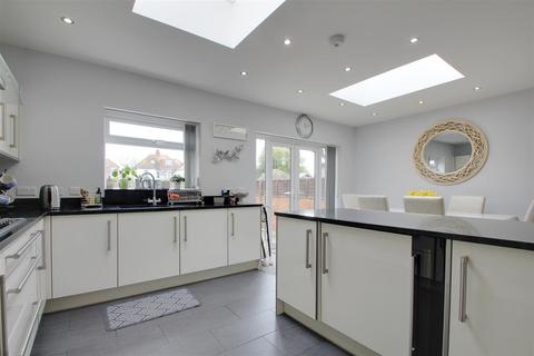 4 bedroom semi-detached house for sale, Gannon Road, Worthing