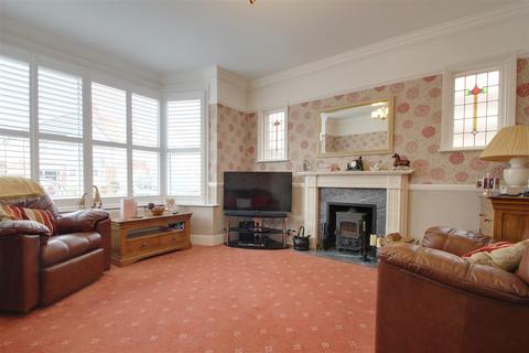 4 bedroom semi-detached house for sale, Gannon Road, Worthing