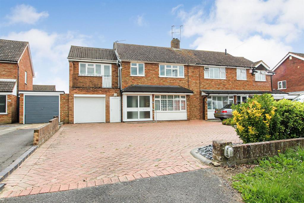 Bedgrove, Aylesbury 4 bed semidetached house £1,800 pcm (£415 pw)