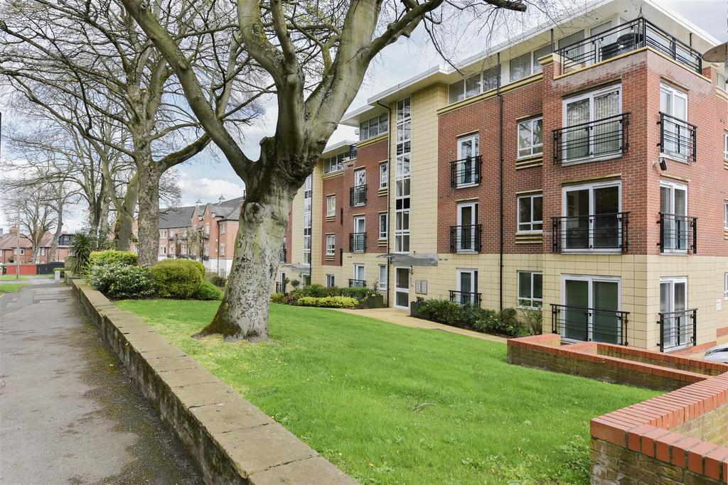 Road, York 2 bed apartment for sale £285,000
