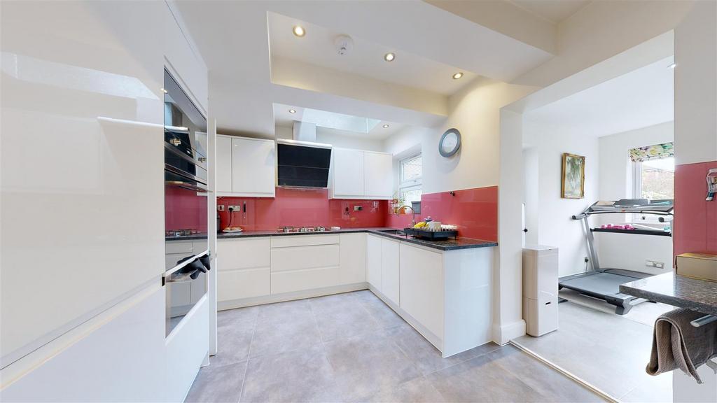St. Andrews Drive, Stanmore 4 bed semidetached house for sale £850,000