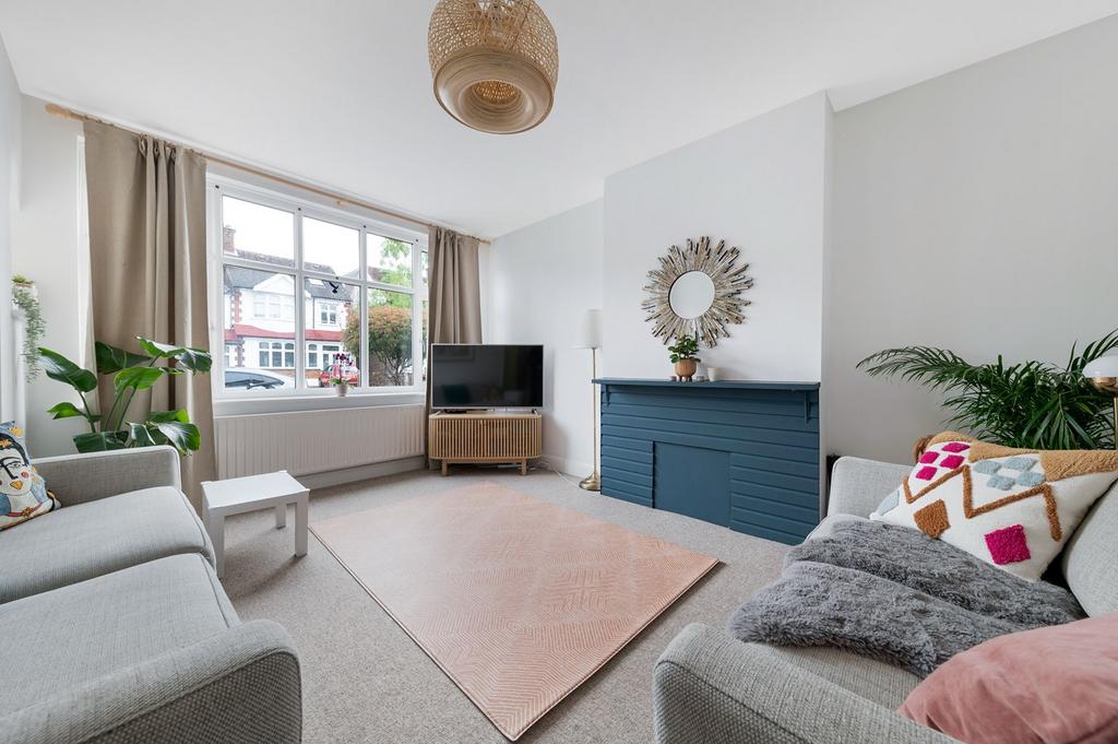 Merlin Grove, Beckenham, BR3 3 bed terraced house £2,150 pcm (£496 pw)