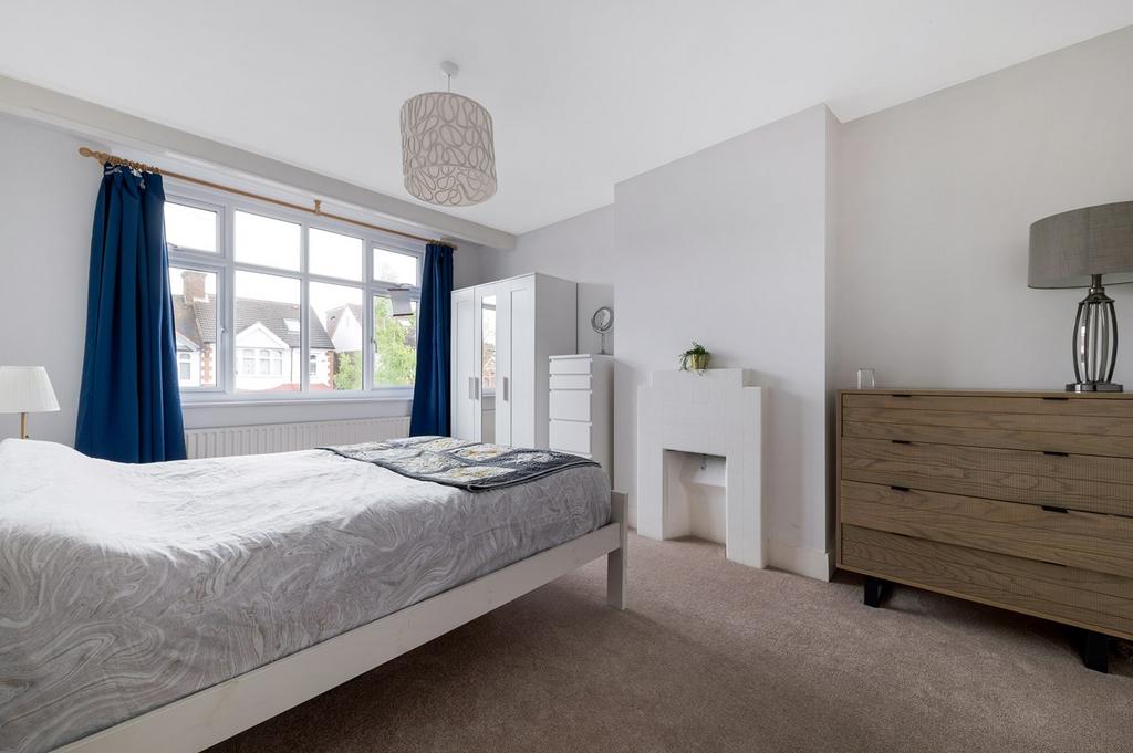Merlin Grove, Beckenham, BR3 3 bed terraced house £2,150 pcm (£496 pw)
