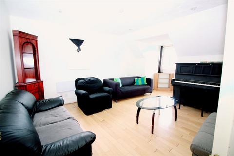 2 bedroom flat for sale - Westbury Road, London