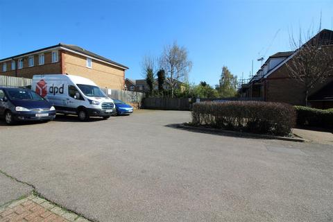 2 bedroom flat for sale - Westbury Road, London