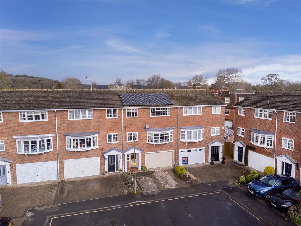 Baronsmead, HenleyOnThames RG9 3 bed townhouse £1,200,000