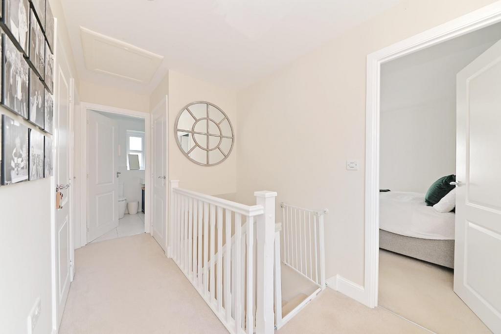 25 godwin lane - landing.jpg