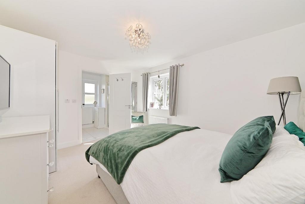 25 godwin lane - bed1a.jpg