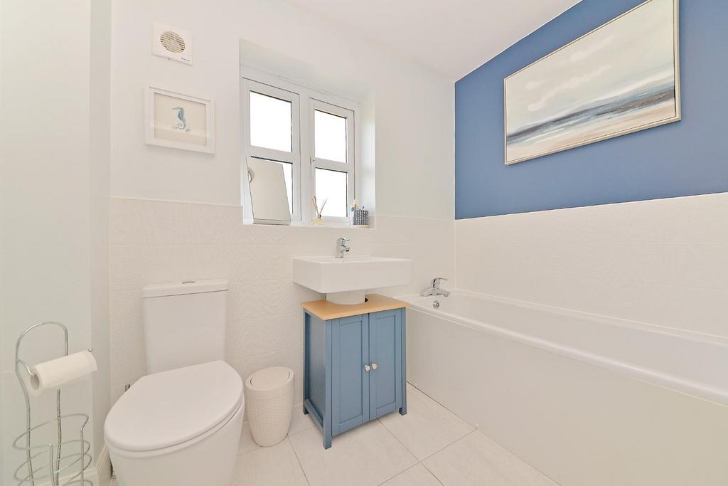 25 godwin lane - bathroom.jpg