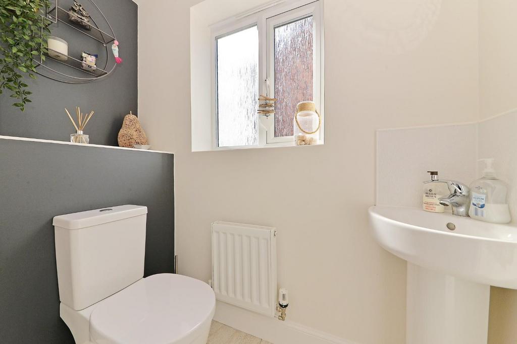 25 godwin lane - wc.jpg