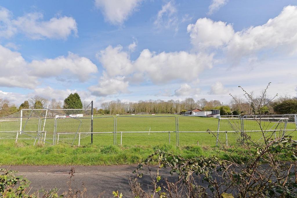 25 godwin lane - front fields 4.jpg