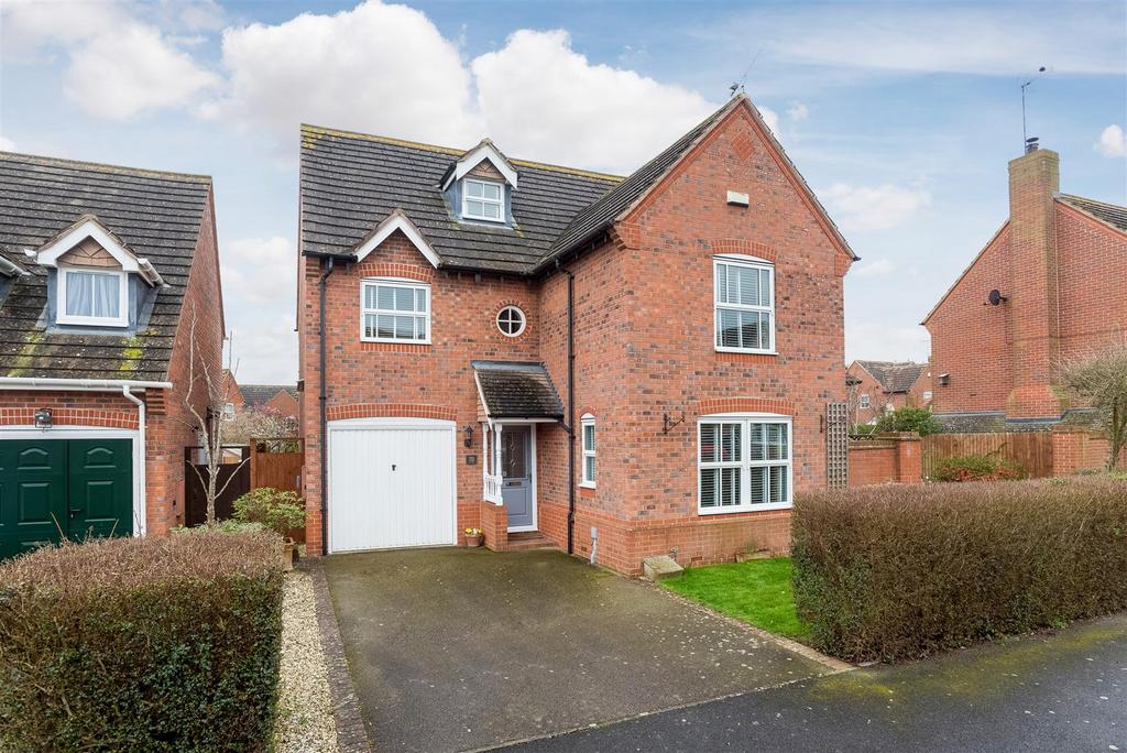 Hawthorn Way, ShipstononStour 4 bed detached house £550,000