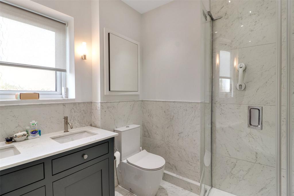 En Suite Bathroom