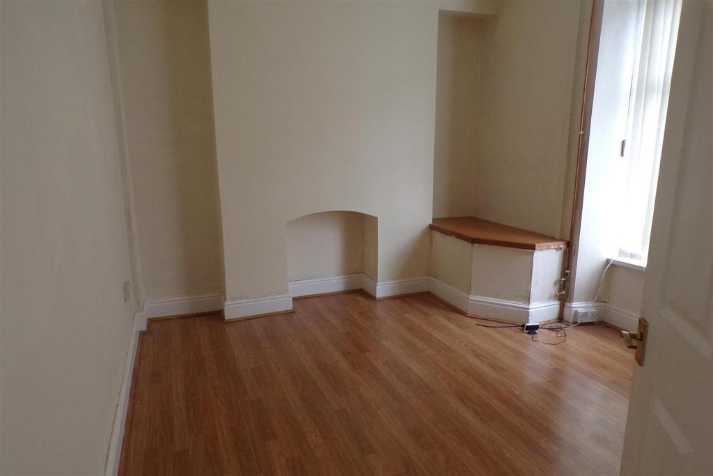 James Street, Llanelli 3 bed house £625 pcm (£144 pw)