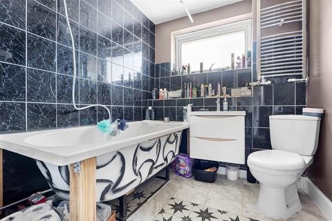 19 Balmoral Close, Evesham, WR11 4QN