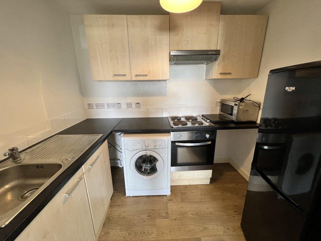 Carlton Street, Castleford, WF10 1 bed apartment £450 pcm (£104 pw)
