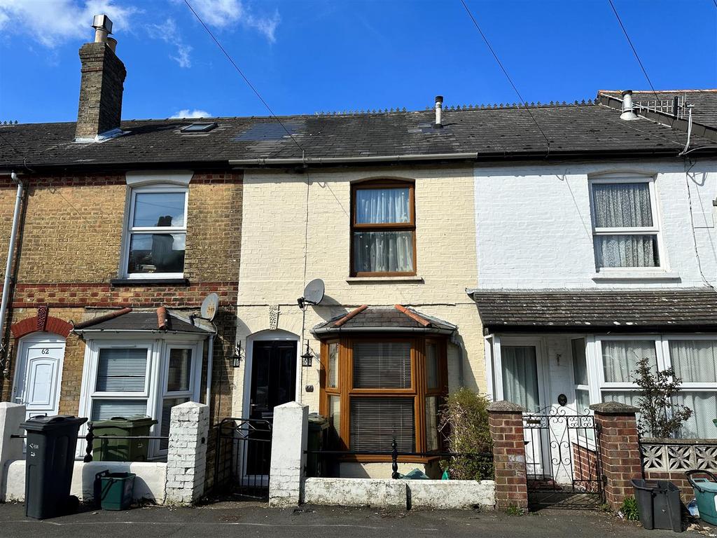 Kings Road, East Cowes 2 bed terraced house £165,000