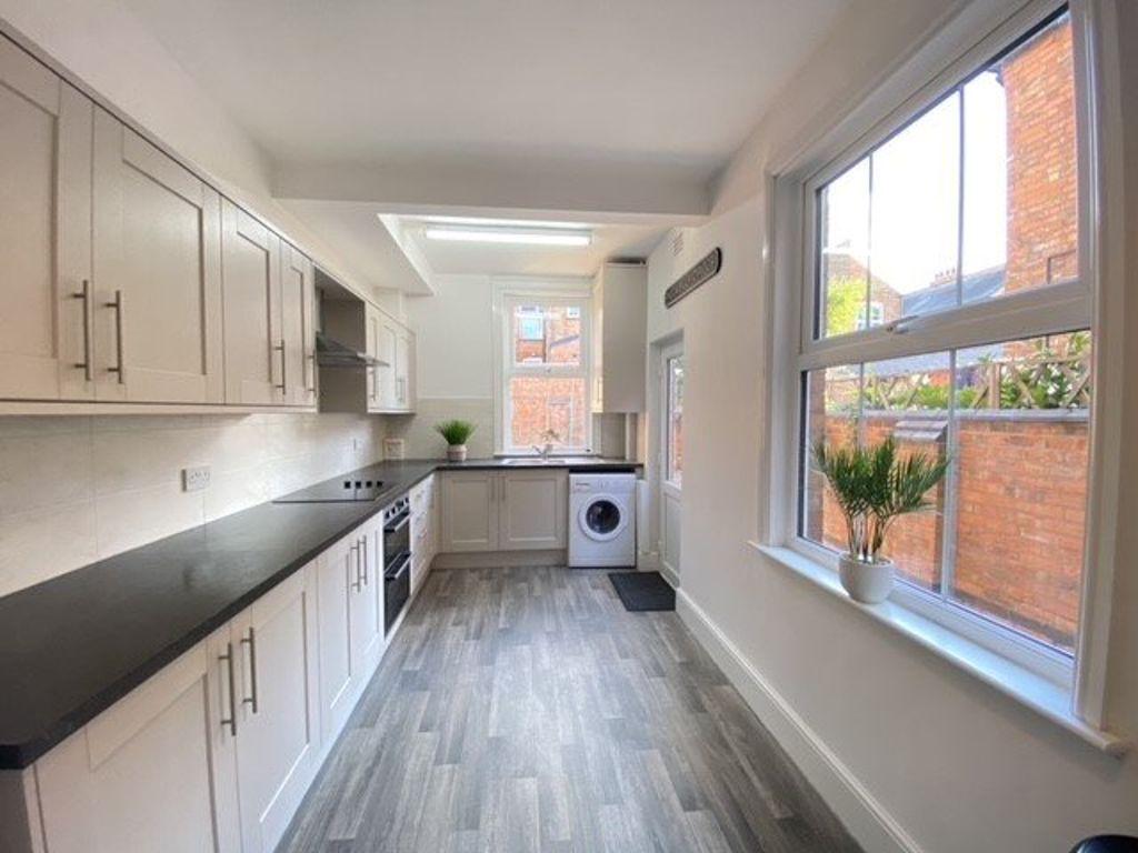 Howard Road, Leicester 4 bed terraced house £390 pcm (£90 pw)
