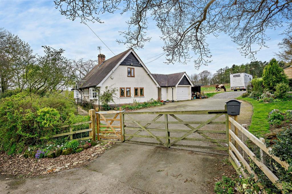 Garth Stewart, Erbistock, Wrexham... 3 bed equestrian property £730,000