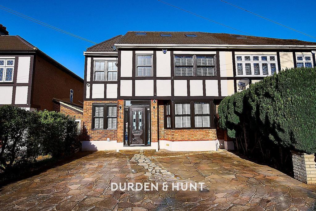 Coronation Close, Barkingside, IG6 5 bed semidetached house for sale