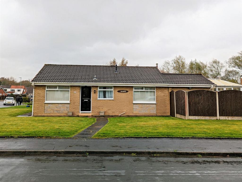 Greenways, Leigh 2 bed semidetached bungalow for sale £249,995