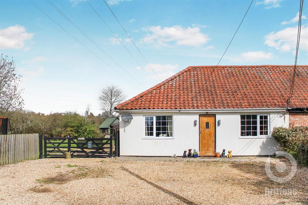 CliffEnHowe Road, Pott Row 2 bed semidetached bungalow £299,950