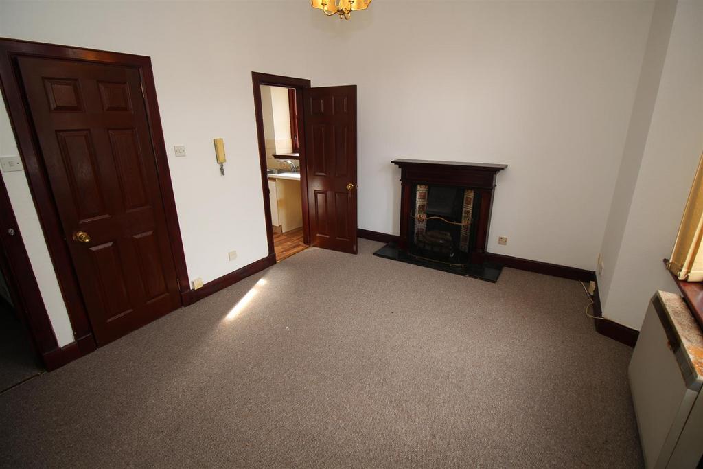 Steel Street Gourock 1 bed flat £450 pcm (£104 pw)