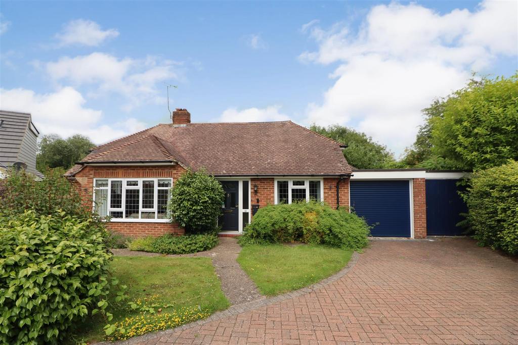 Fay Road, Horsham 3 bed detached bungalow for sale £590,000