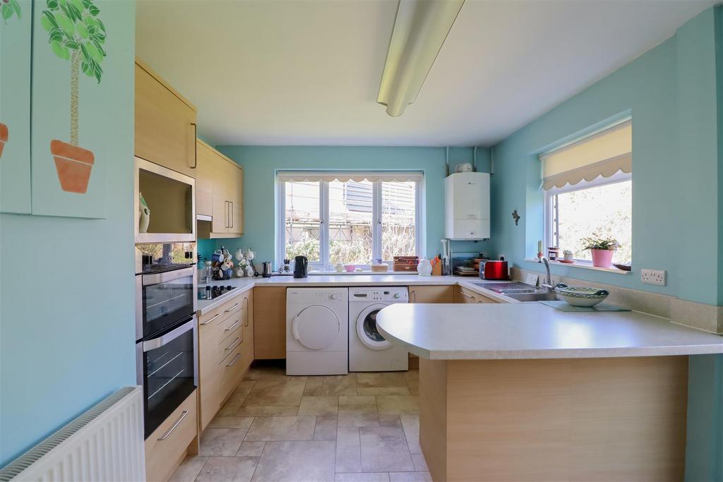 Fay Road, Horsham 3 bed detached bungalow for sale £590,000