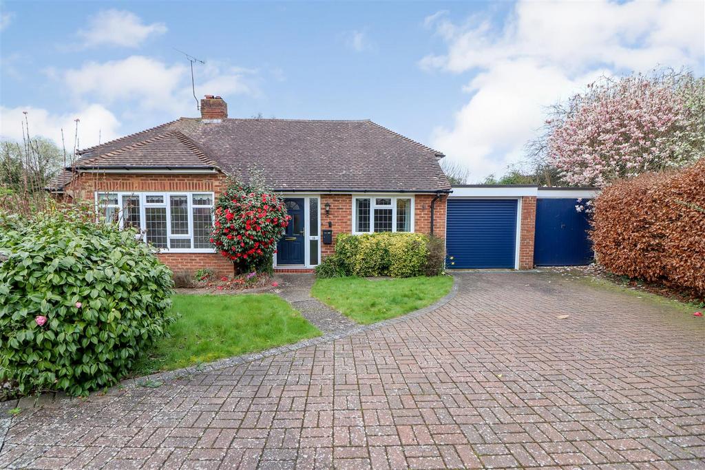 Fay Road, Horsham 3 bed detached bungalow for sale £550,000