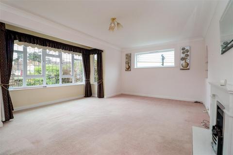18 Fay Road, Horsham, RH12 2LG