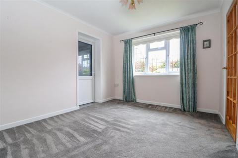 18 Fay Road, Horsham, RH12 2LG