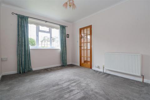 18 Fay Road, Horsham, RH12 2LG