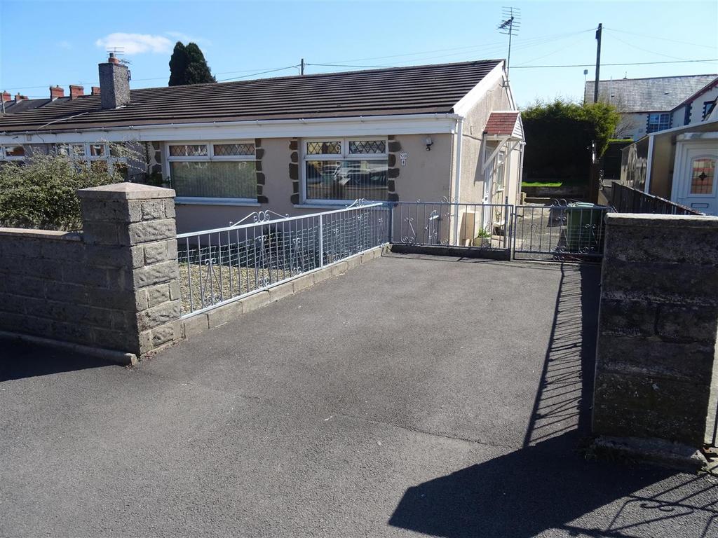 Bryn Henllan, Brynna, Pontyclun, CF72... 2 bed semidetached bungalow