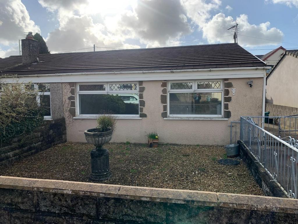 Bryn Henllan, Brynna, Pontyclun, CF72... 2 bed semidetached bungalow