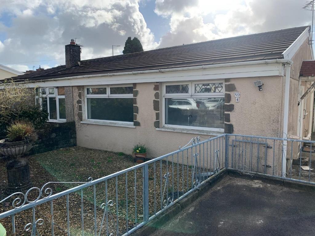 Bryn Henllan, Brynna, Pontyclun, CF72... 2 bed semidetached bungalow