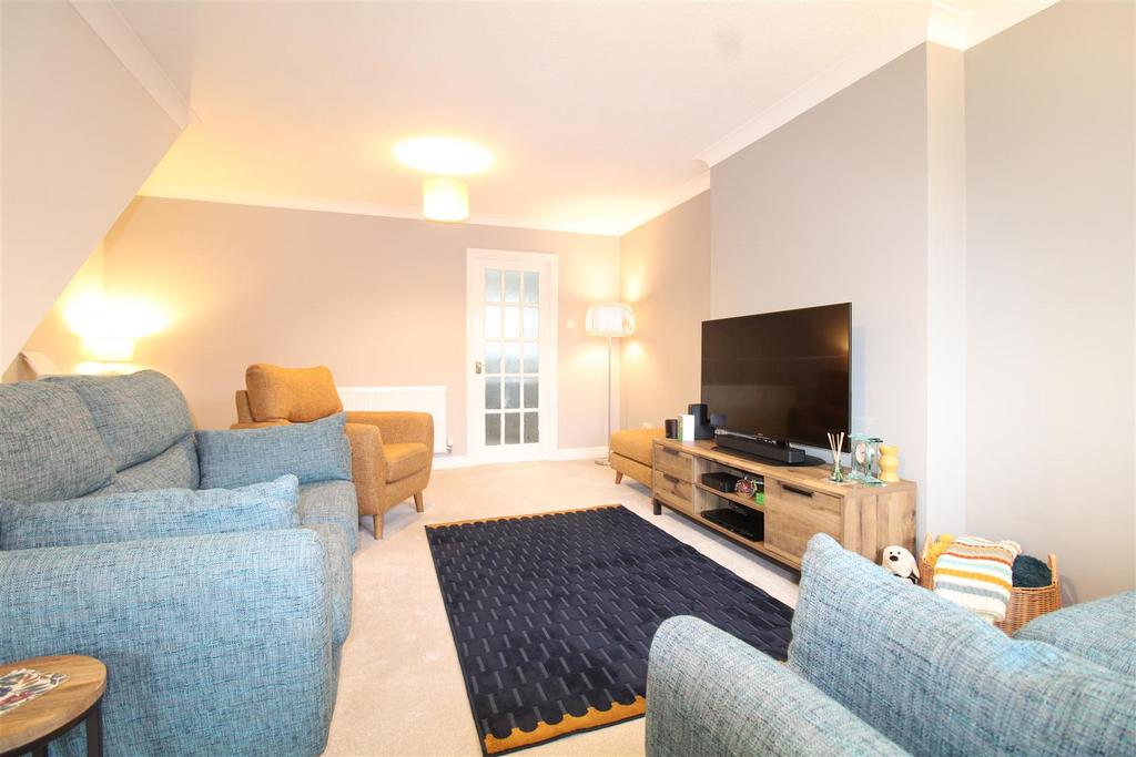 Heath Farm Road, Stourbridge 3 bed detached house for sale £385,000
