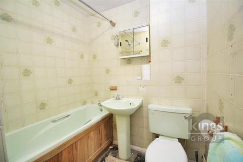 15 Beeston Drive, Cheshunt, Waltham Cross, EN8 0QS