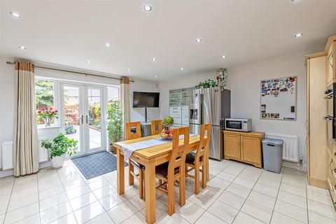 4 bedroom terraced house for sale - Butts Green, Westbrook, Warrington