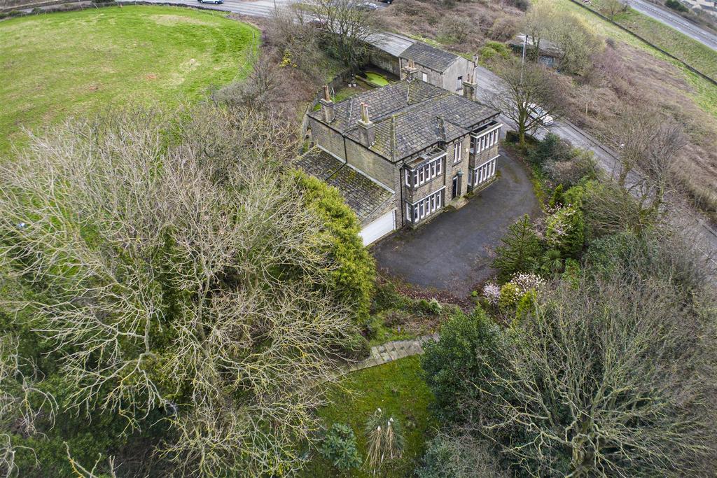 Dewsbury Road, Elland 4 bed detached house for sale £375,000