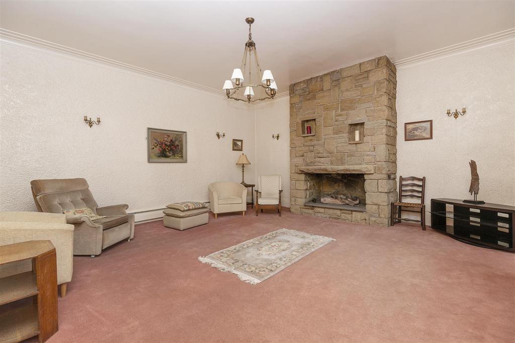 Dewsbury Road, Elland 4 bed detached house for sale £375,000
