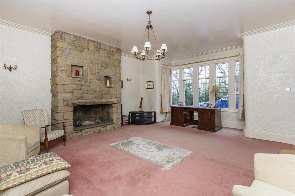 Dewsbury Road, Elland 4 bed detached house for sale £375,000