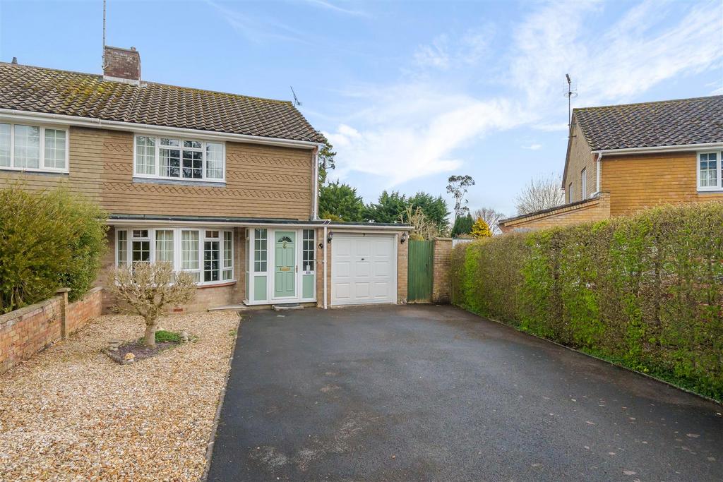 Roundway Park, Devizes 3 bed semidetached house £415,000