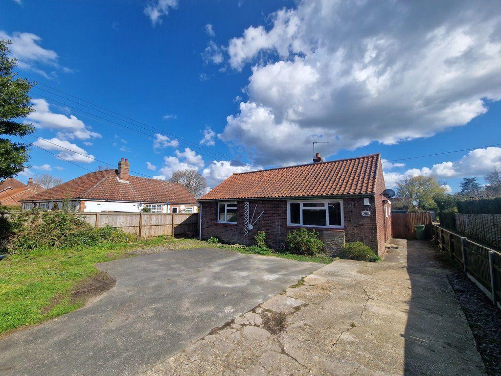 Mill Road, Hethersett 2 bed bungalow £925 pcm (£213 pw)