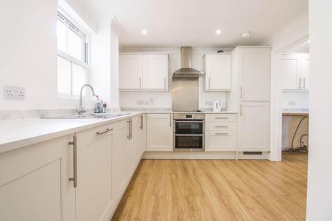 4 bedroom end of terrace house to rent, St Matthews Gardens, Cambridge