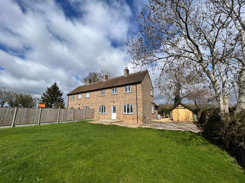 HILLTOP FARM COTTAGES, CROXTON KERRIAL, GRANTHAM 3 bed semidetached