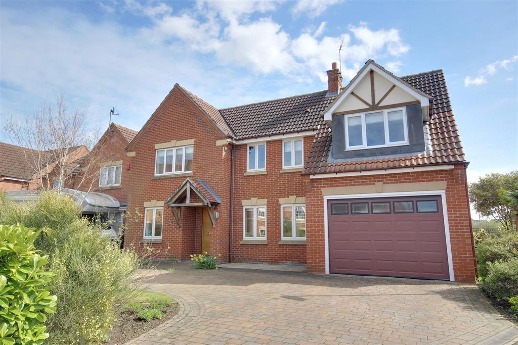 Honeysuckle Close, Brough 5 bed detached house for sale £547,950